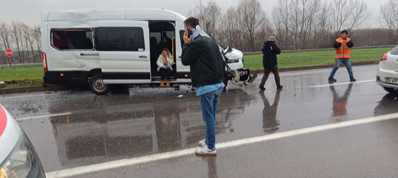 Sakarya’da Ambulans ile İşçi Servisi Çarpıştı: 11 Yaralı - Sayfa 3