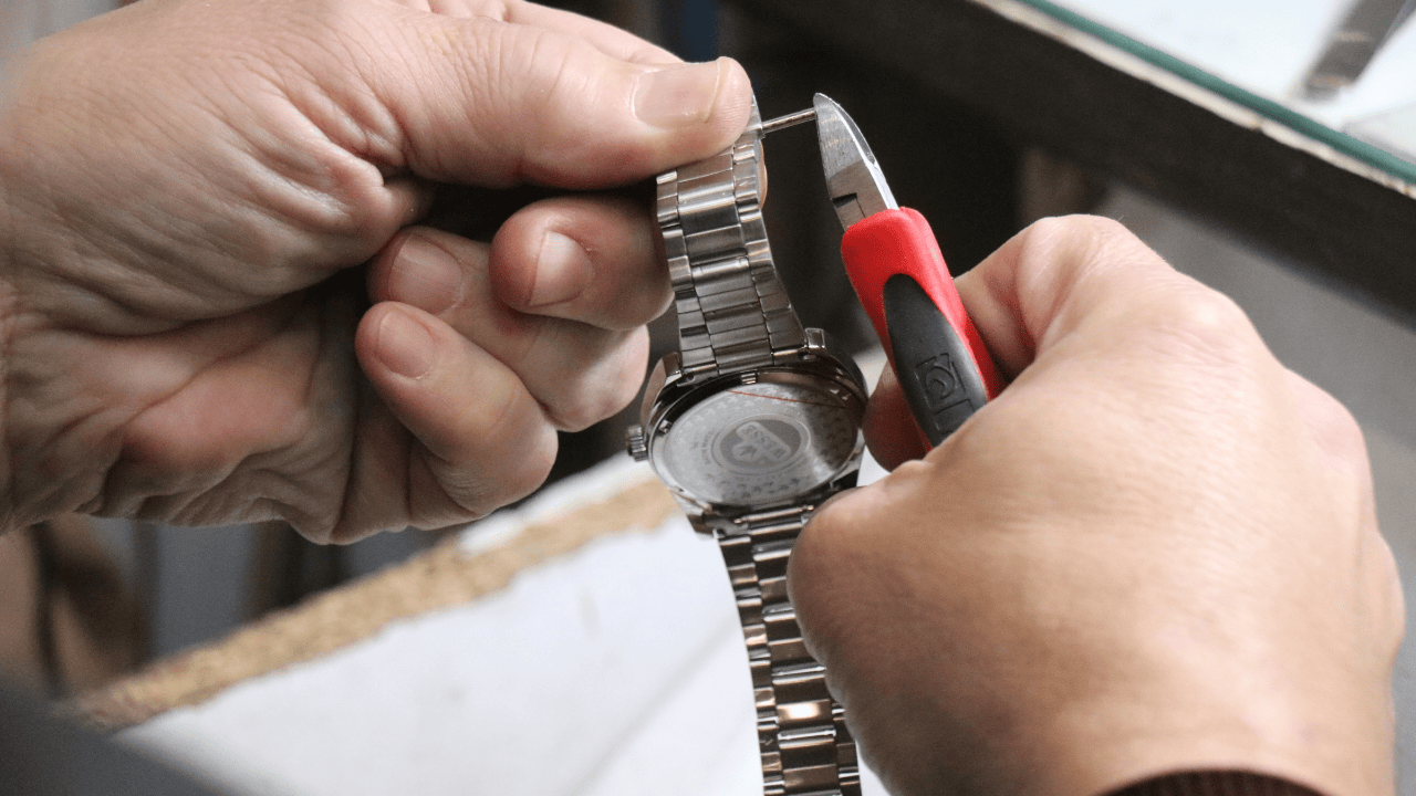 Okuldan Vazgeçti, Ömrünü Akrep Ve Yelkovana Adadı - Sayfa 3