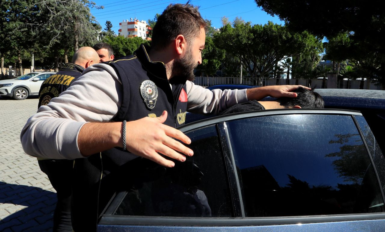 Hamile Eşini Silahla Yaralayan Şüpheli Adliyeye Sevk Edildi - Sayfa 1