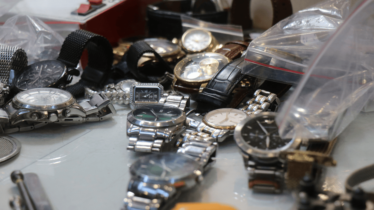 Okuldan Vazgeçti, Ömrünü Akrep Ve Yelkovana Adadı - Sayfa 4