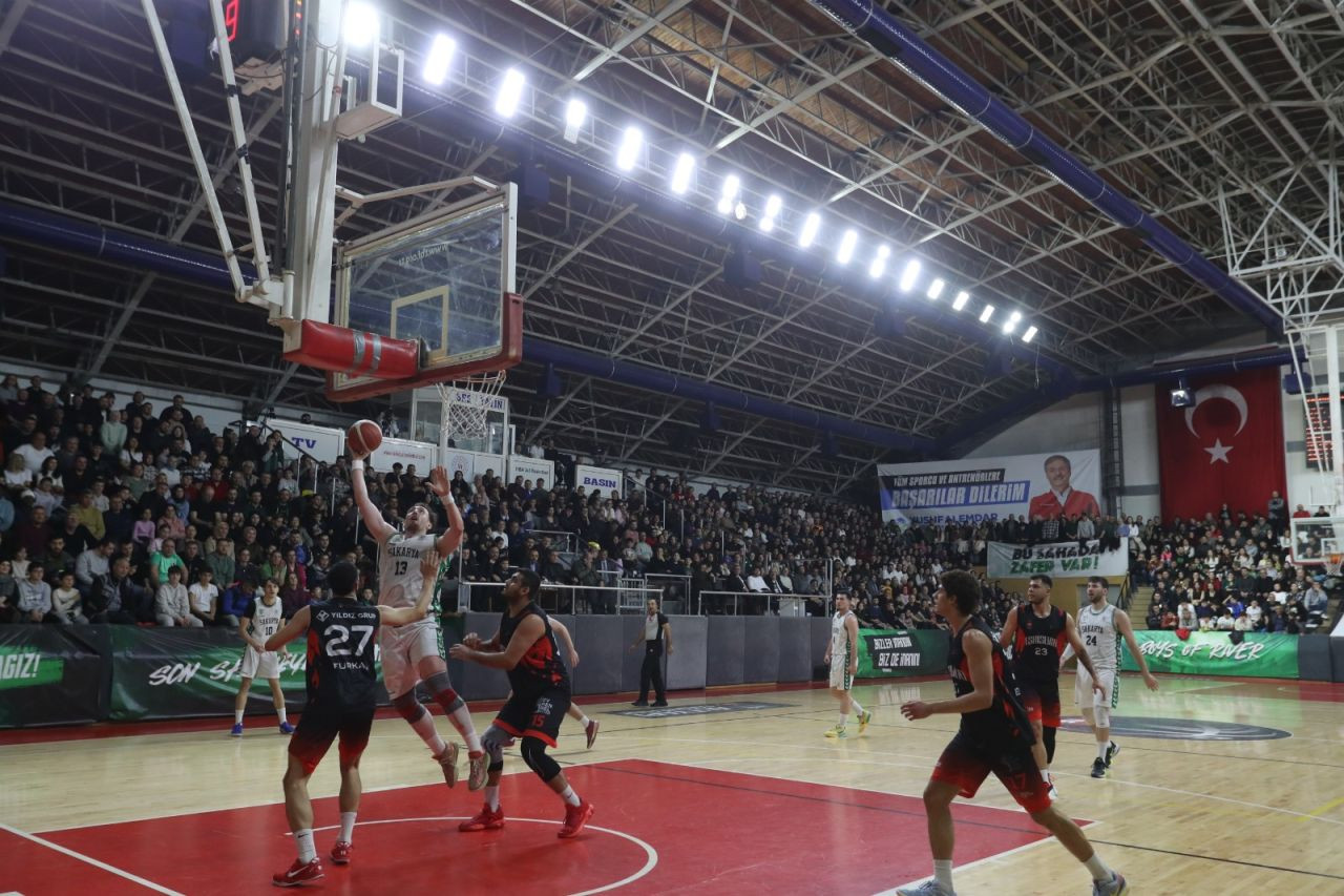 Büyükşehir Basketbol’dan taraftarı önünde net galibiyet: 86-66 - Sayfa 1