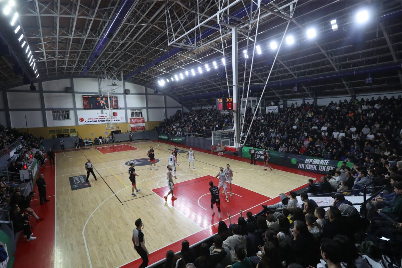 Büyükşehir Basketbol’dan taraftarı önünde net galibiyet: 86-66 - Sayfa 4