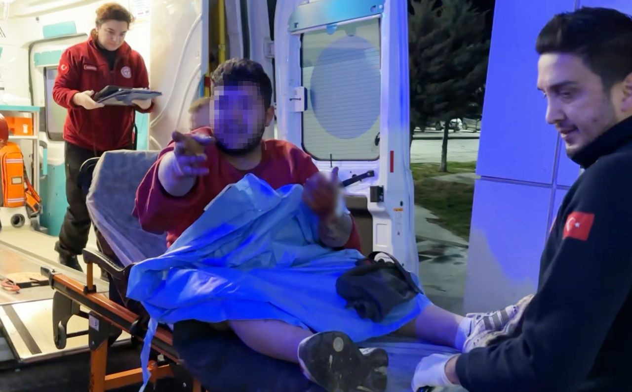 Sedyeden Atlayıp Gazetecilere Saldırdılar - Sayfa 2