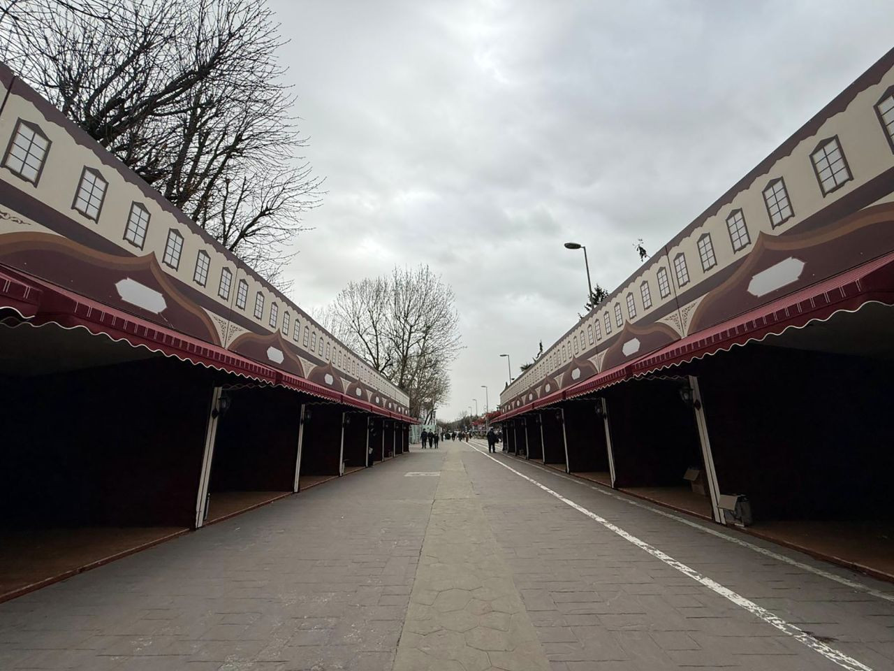 Geleneksel hale gelen Kitap Sokağı Ramazan’a hazırlanıyor - Sayfa 1