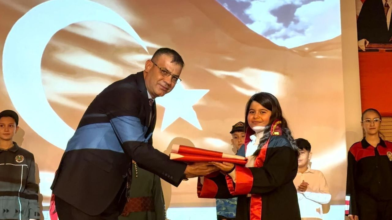 Kaynarca’da Ay Yıldız Temalı Etkinlikte Öğrenciler Göğüs Kabarttı - Sayfa 1