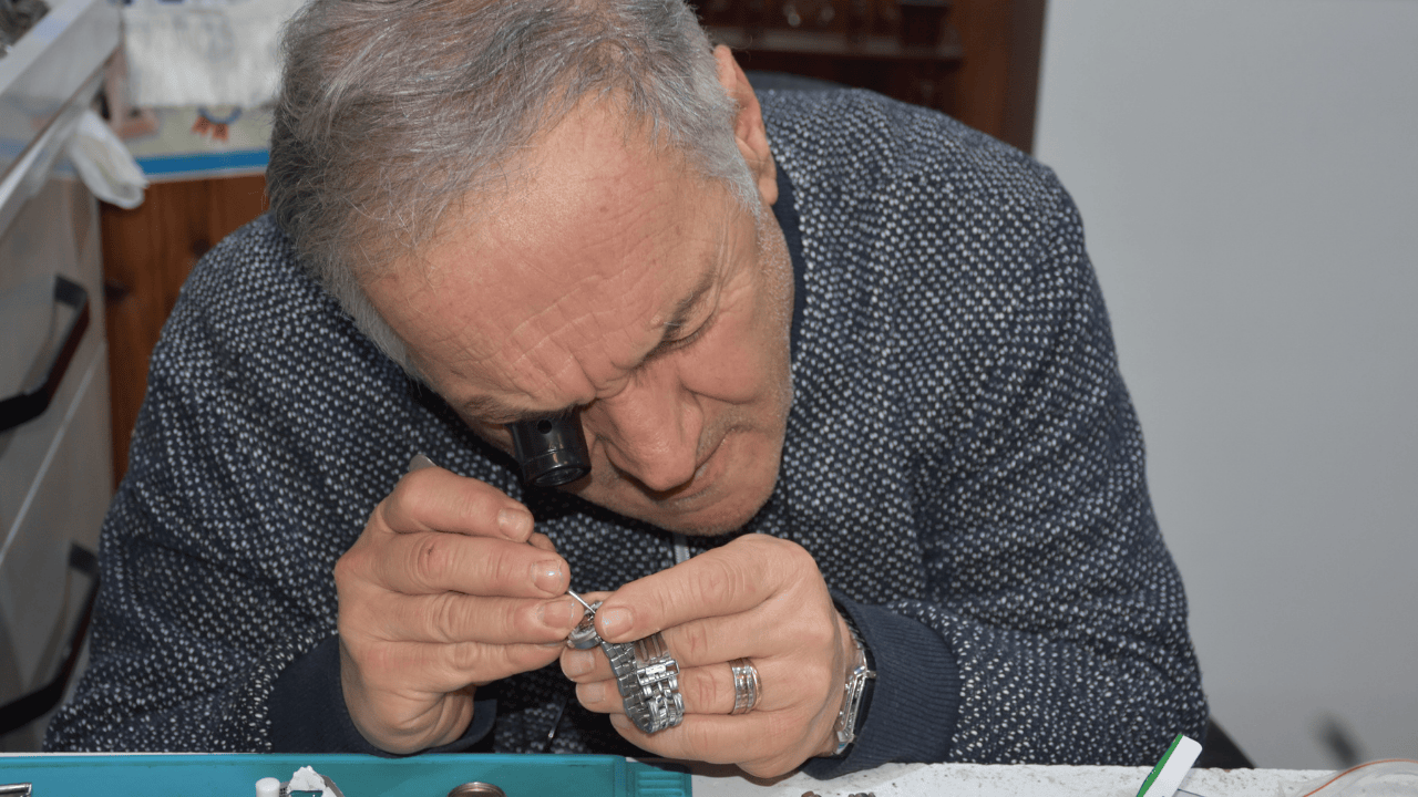 Yarım Asırlık Saat Ustası Mesleğini Eşiyle Yaşatıyor - Sayfa 1