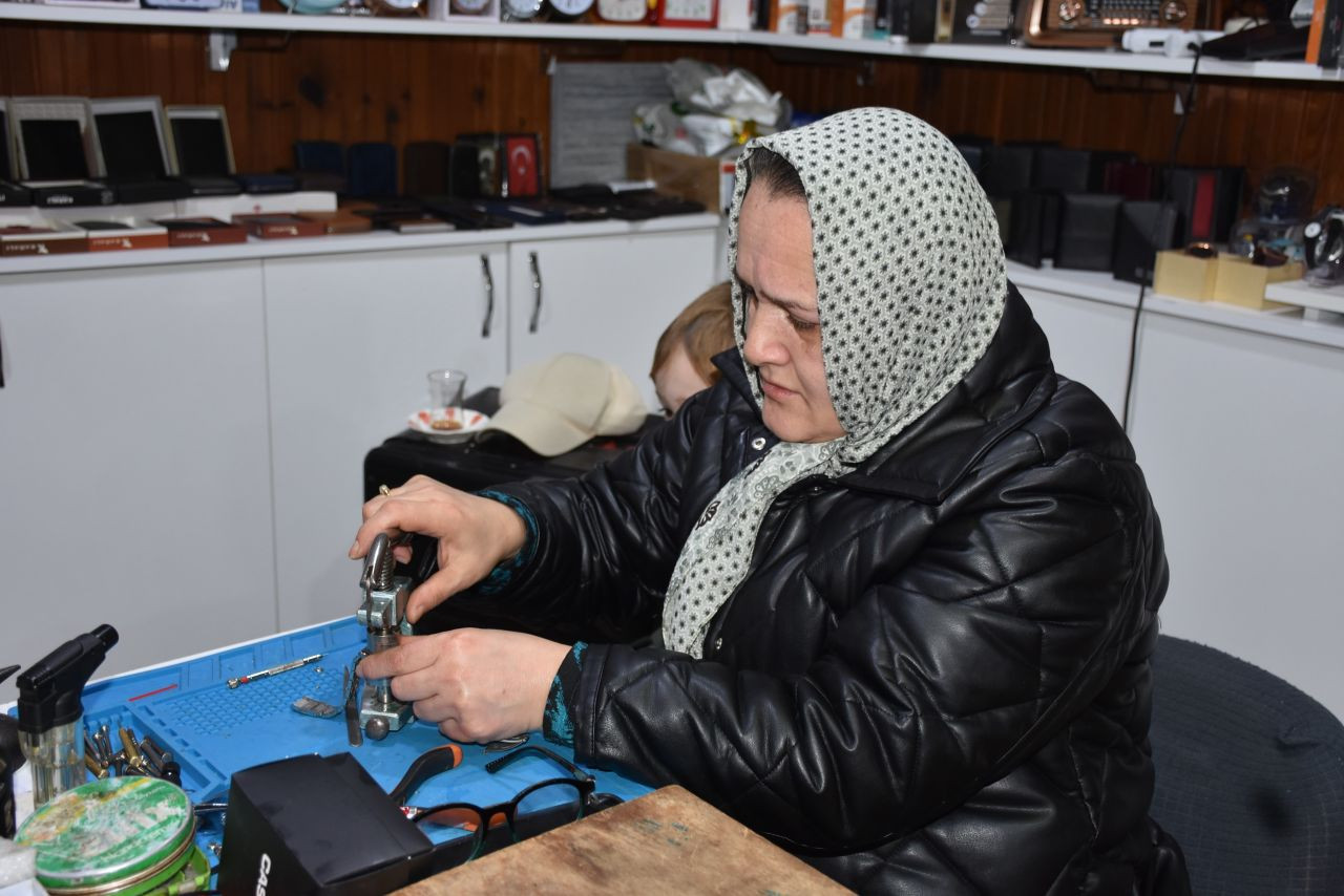 Yarım Asırlık Saat Ustası Mesleğini Eşiyle Yaşatıyor - Sayfa 4