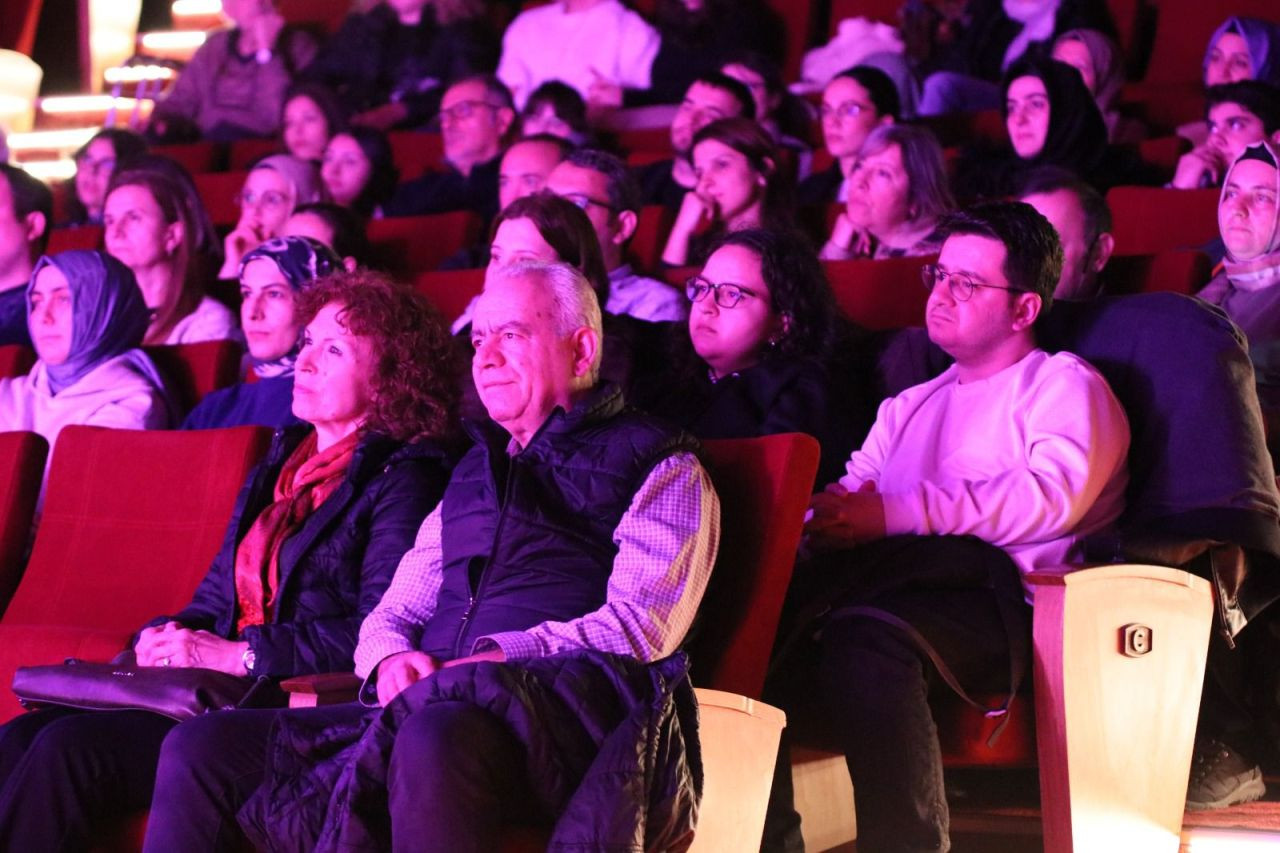 Serdivan’da Oynanan "Göç Hayaller Kumpanyası" Büyük Beğeni Topladı - Sayfa 4