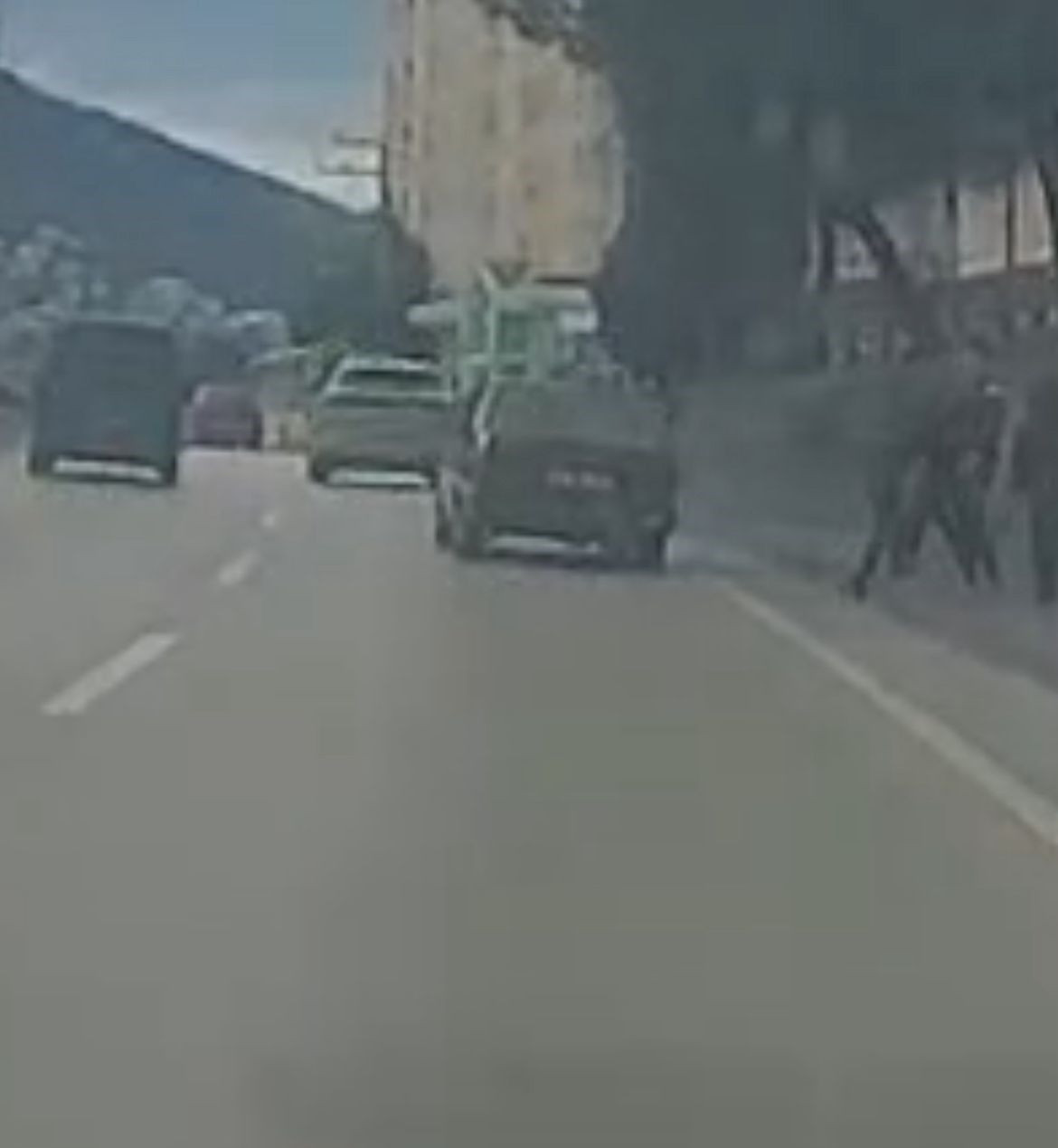 Kaldırımdaki Çocukların Üzerine Araç Sürüp Kaçtı! - Sayfa 1