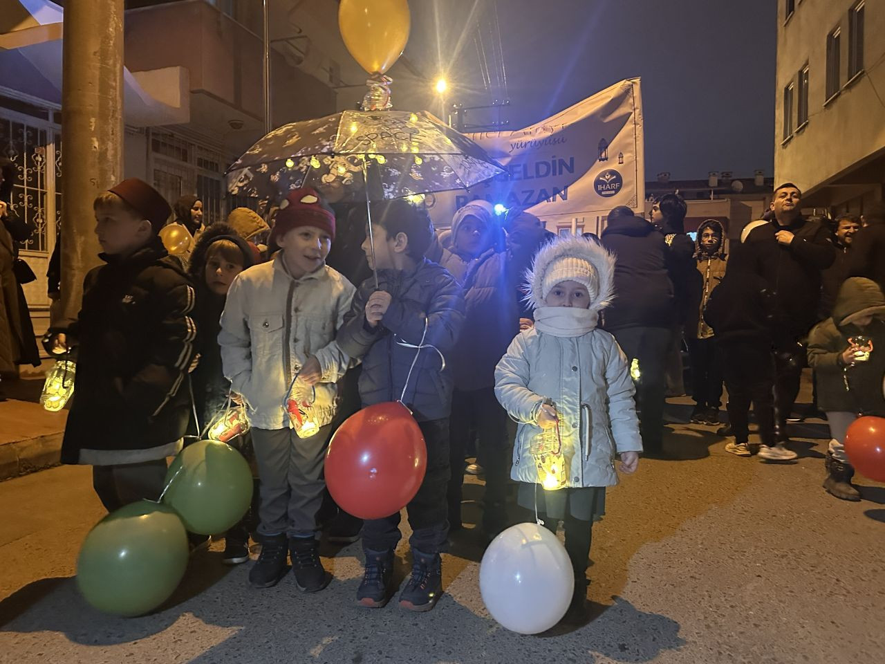 Minikler Fenerlerle Teravih Coşkusuna Katıldı - Sayfa 4