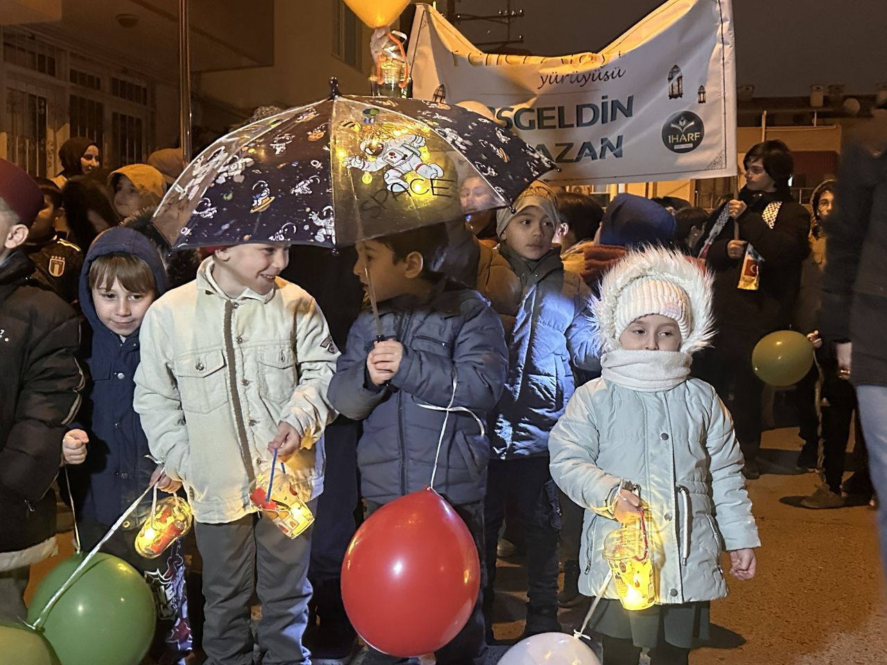 Minikler Fenerlerle Teravih Coşkusuna Katıldı - Sayfa 3