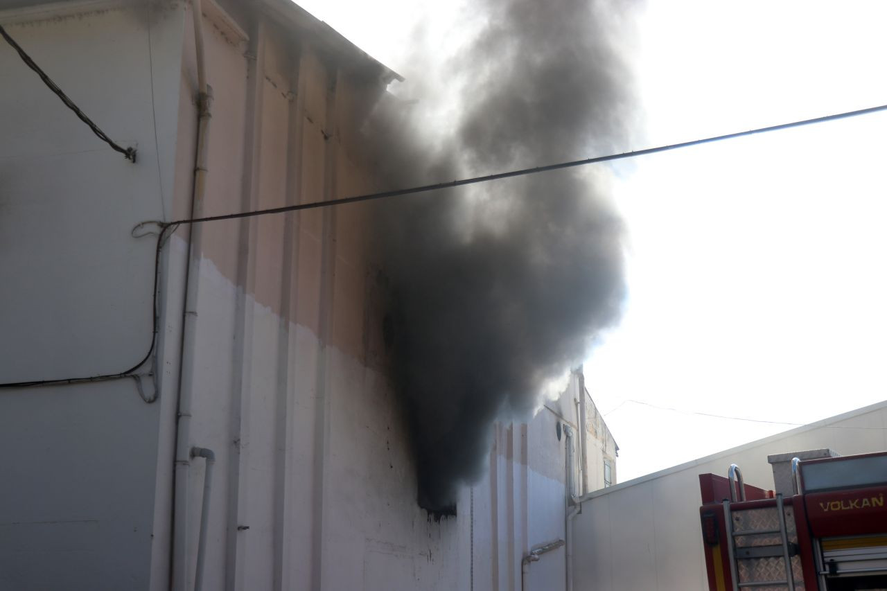 Gıda Fabrikasında Korkutan Yangın: 1 Saatte Kontrol Altına Alındı - Sayfa 2