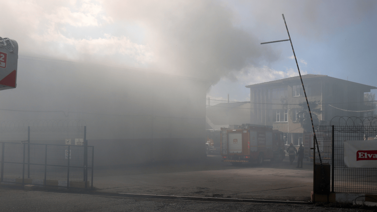Gıda Fabrikasında Korkutan Yangın: 1 Saatte Kontrol Altına Alındı - Sayfa 4