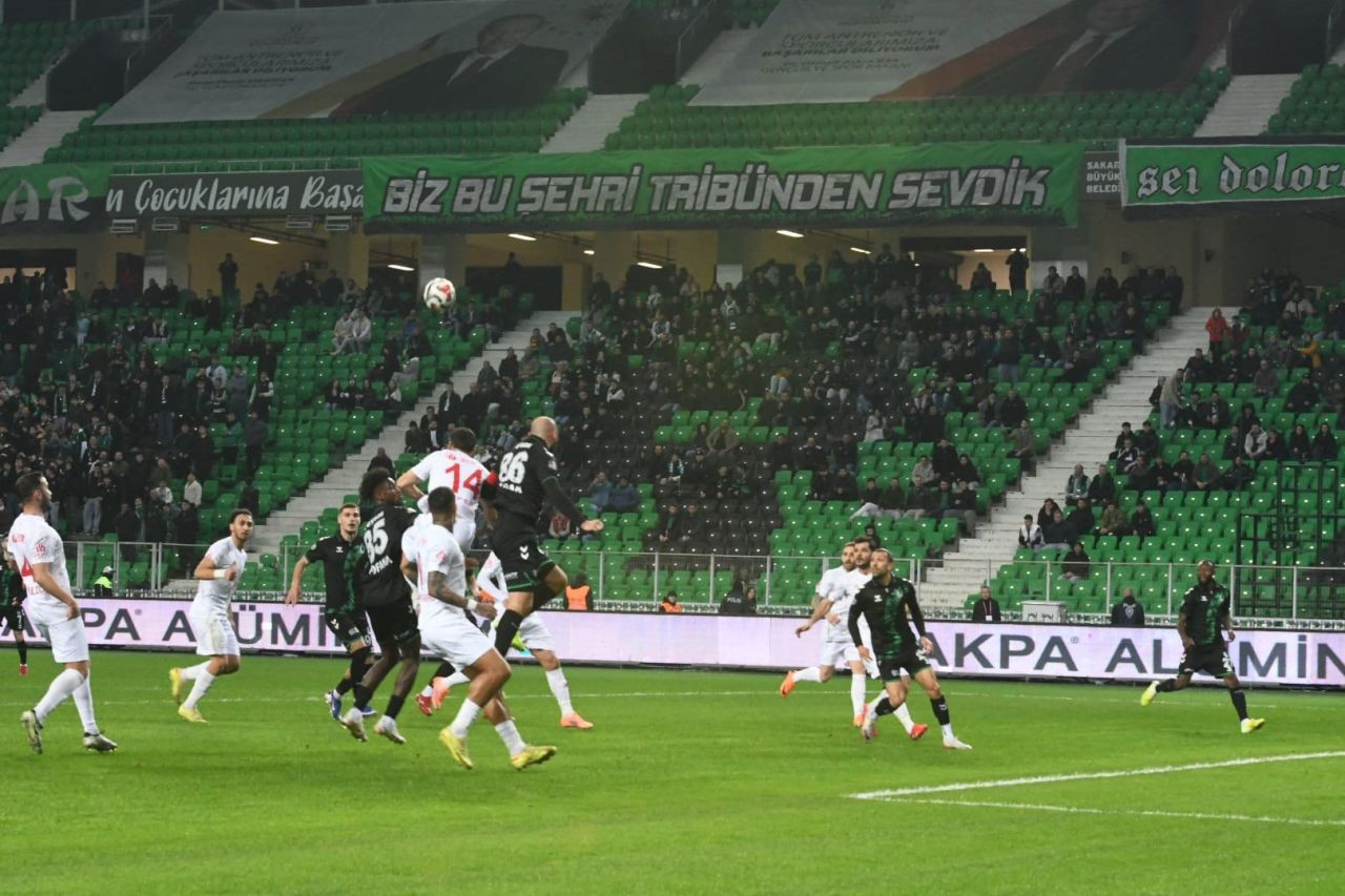 Sakaryaspor Evinde Yıkıldı, Hakan Kutlu Hakeme Patladı - Sayfa 2