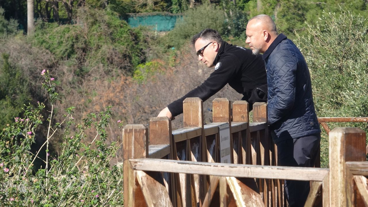 Engelli Oğlu İçin Falezlere Çıktı, 2 Saatte İkna Edildi - Sayfa 1