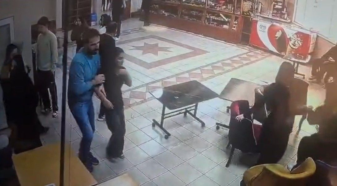 Teneffüste Boğazına Yiyecek Kaçan Öğrenciyi Öğretmenleri Kurtardı - Sayfa 2