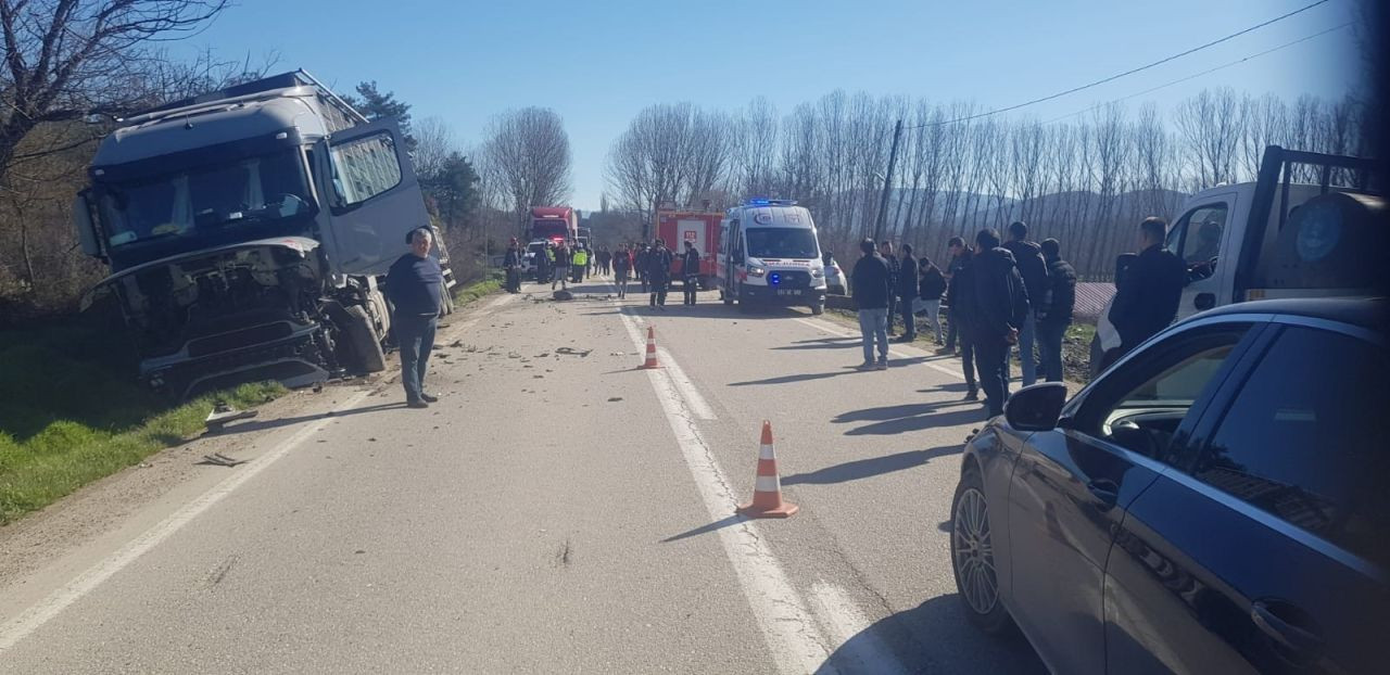 Tır İle Otomobil Kafa Kafaya Çarpıştı - Sayfa 2