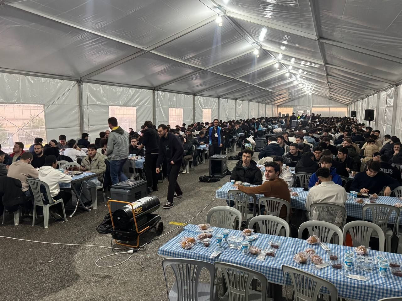 Sakarya’da farklı renk ve coğrafyadan binler aynı sofrada oruç açıyor - Sayfa 1