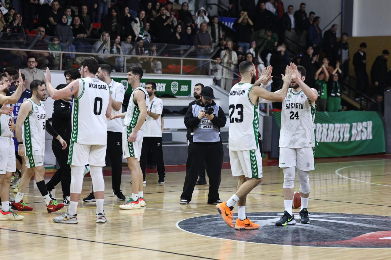 Büyükşehir taraftarı önünde Kütahya’ı farklı geçti: 80-51 - Sayfa 4