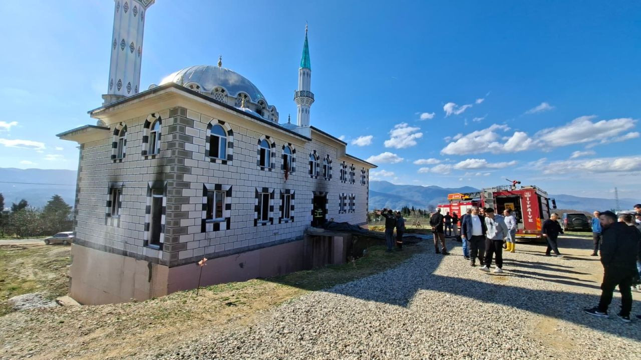 Akyazı’da Yeni Açılan Camide Yangın - Sayfa 4