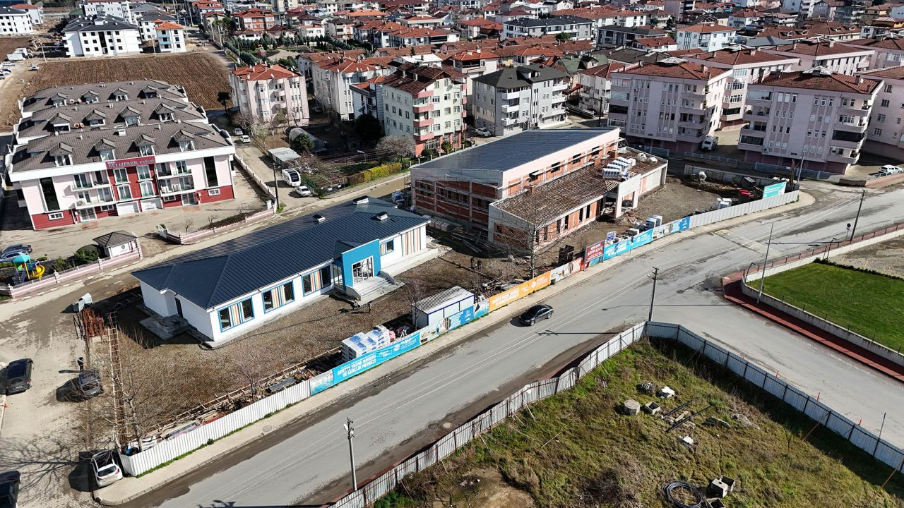 Yüzme Havuzu ve Gençlik Merkezinin Yaz Sezonuna Yetişmesi Hedefleniyor - Sayfa 1