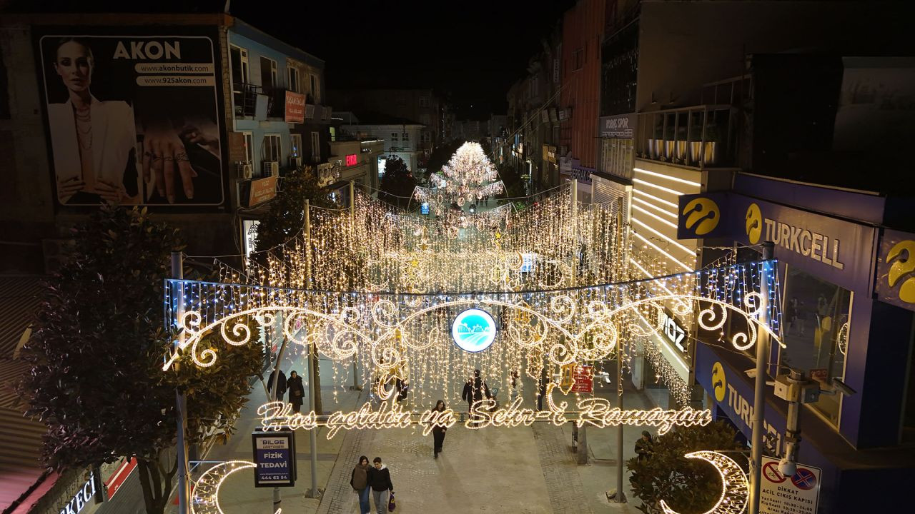 Ramazan Ayının Manevi İklimi Şehrin Merkezinde - Sayfa 1