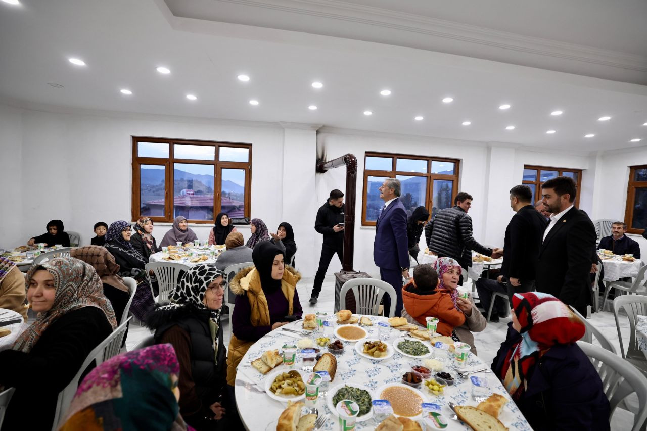 Başkan Alemdar, Taraklı’da Vatandaşlarla Buluştu - Sayfa 1