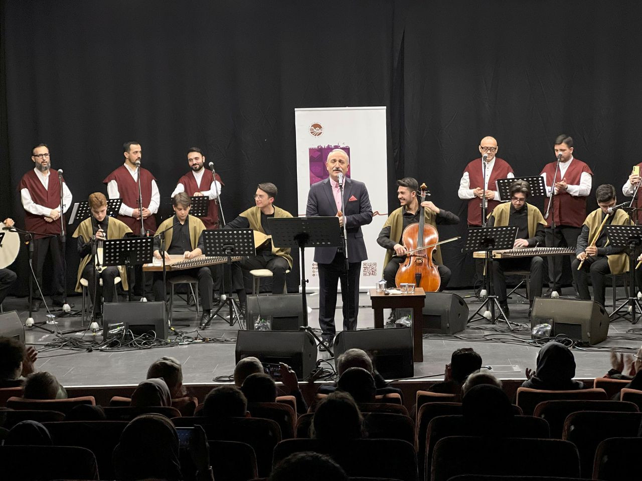 İlahilerle Dolu Gecede Ramazan’ın Manevi Ruhu Hissedildi - Sayfa 1