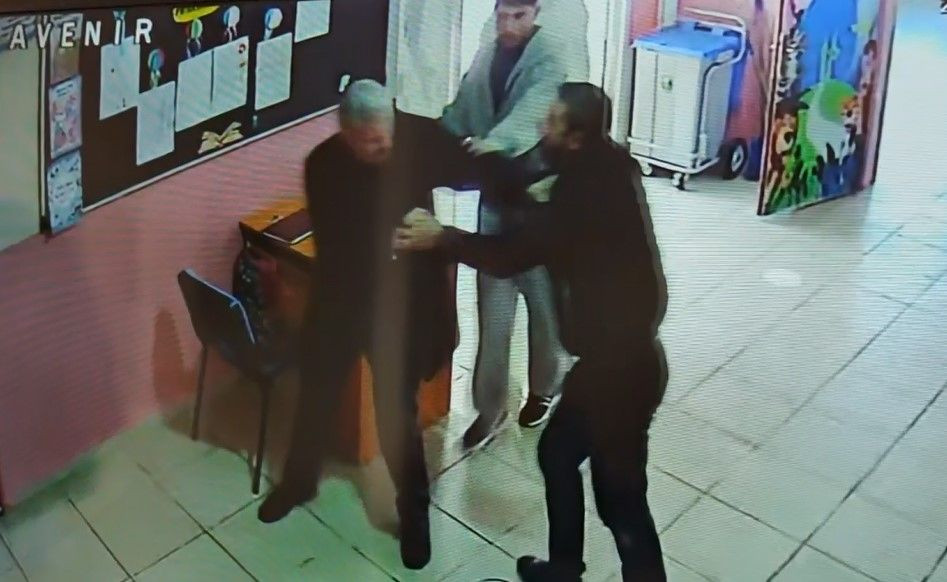 Okul Müdürlerine Yönelik Saldırının Görüntüleri Ortaya Çıktı. - Sayfa 1