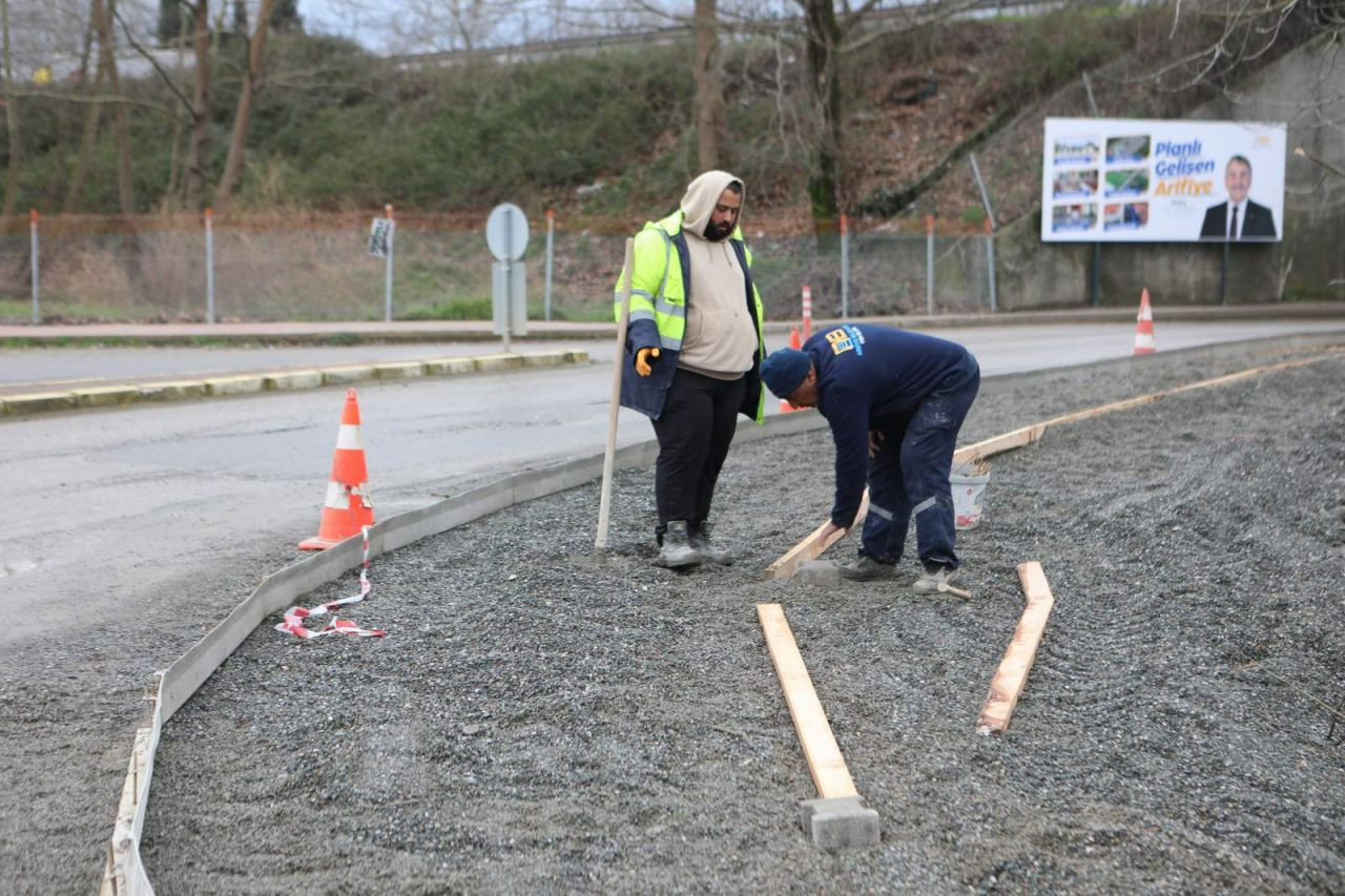 Arifiye Belediyesi Kaldırım Çalışmalarını Sürdürüyor - Sayfa 4