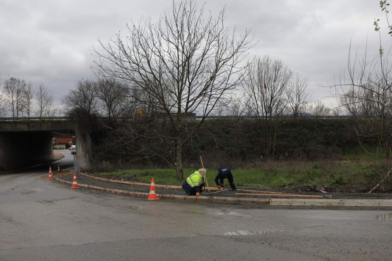 Arifiye Belediyesi Kaldırım Çalışmalarını Sürdürüyor - Sayfa 1