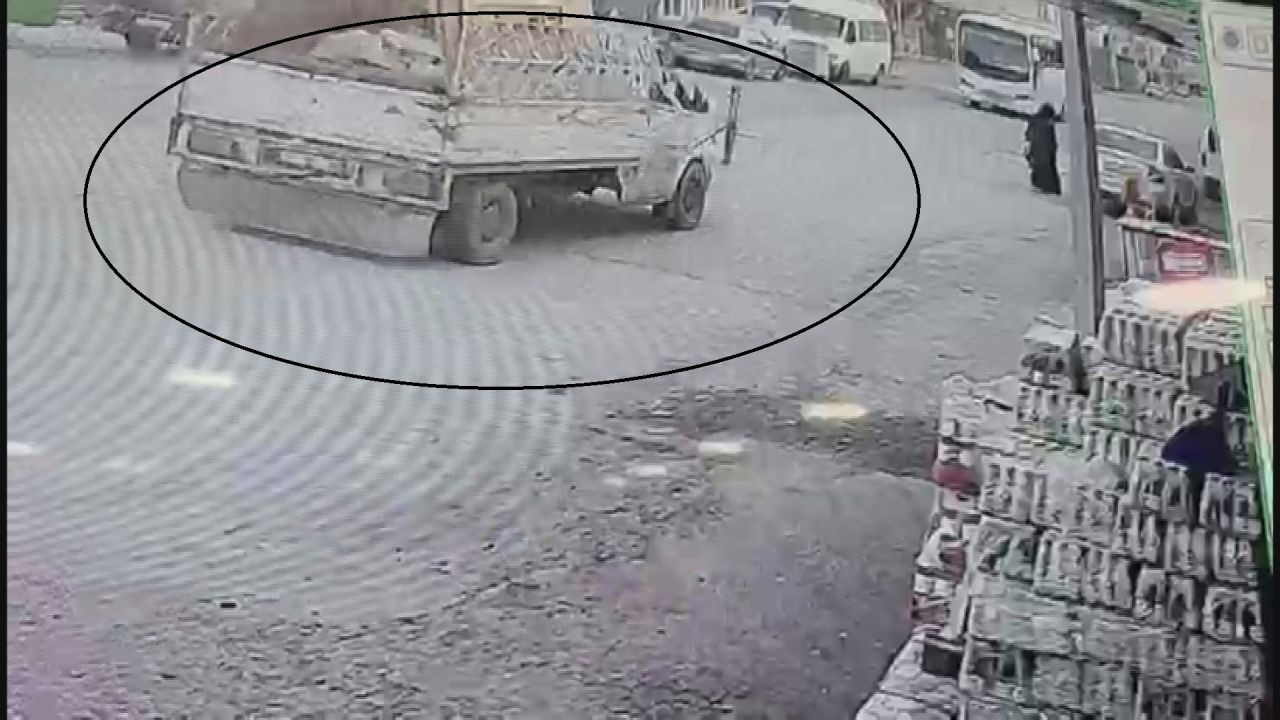 Seyir Halindeki Pikabın Açılan Kapağı Kadına Çarptı - Sayfa 1