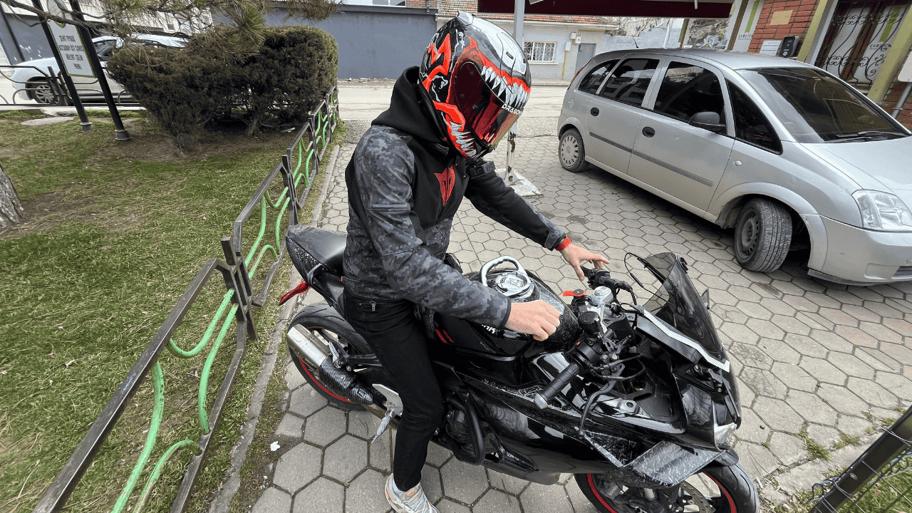 Çarpmaktan Kurtulduğu Bisikletliye Tokat Attı, Sonra Yardıma Koştu - Sayfa 3