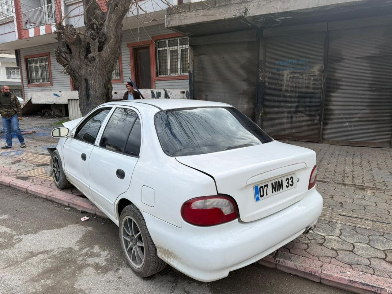 Ehliyetsiz Sürücü Dehşeti: Gencin Kullandığı Otomobil Ağaca Çarptı - Sayfa 3