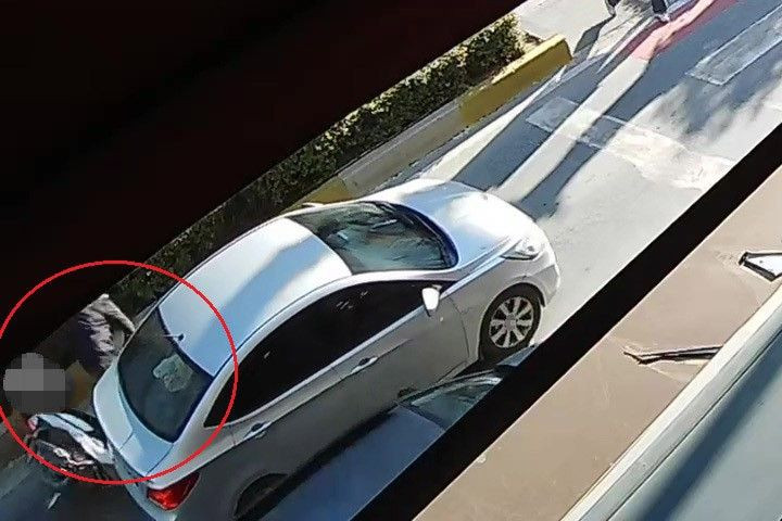 Yayaya Yol Veren Otomobile Motosiklet Çarptı - Sayfa 4