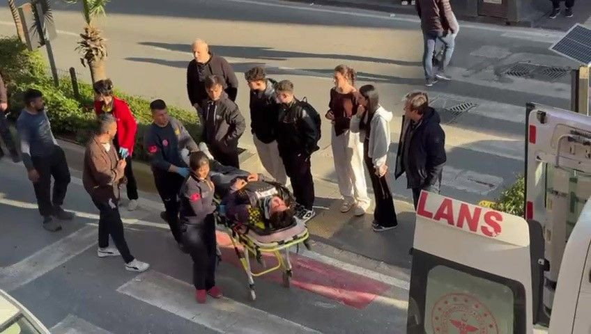 Yayaya Yol Veren Otomobile Motosiklet Çarptı - Sayfa 2