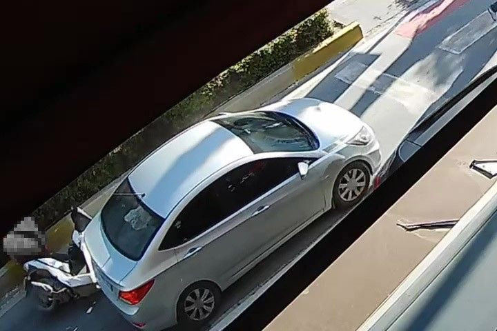 Yayaya Yol Veren Otomobile Motosiklet Çarptı - Sayfa 1