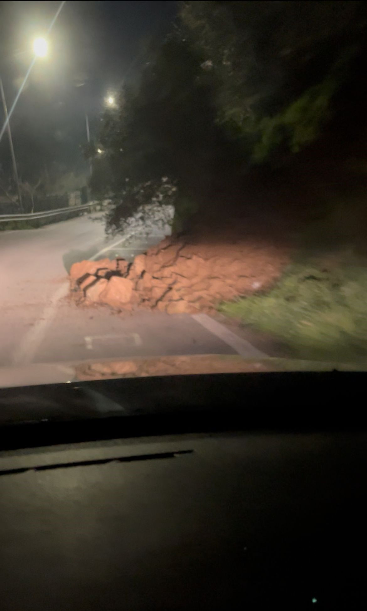 Kayalar Yola Savruldu, Sürücü Kazayı Kıl Payı Atlattı - Sayfa 4