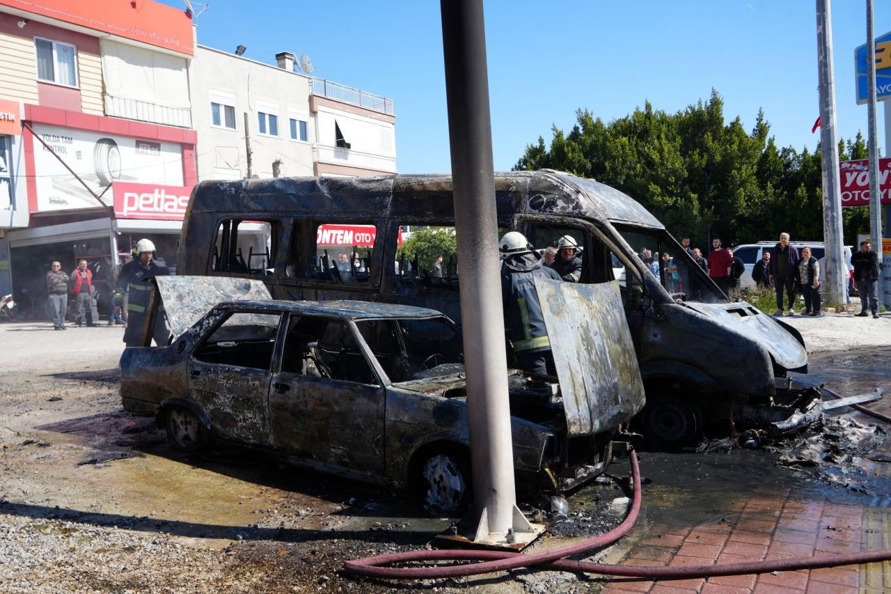 Park Halindeki İki Araç Alevlere Teslim Oldu - Sayfa 4