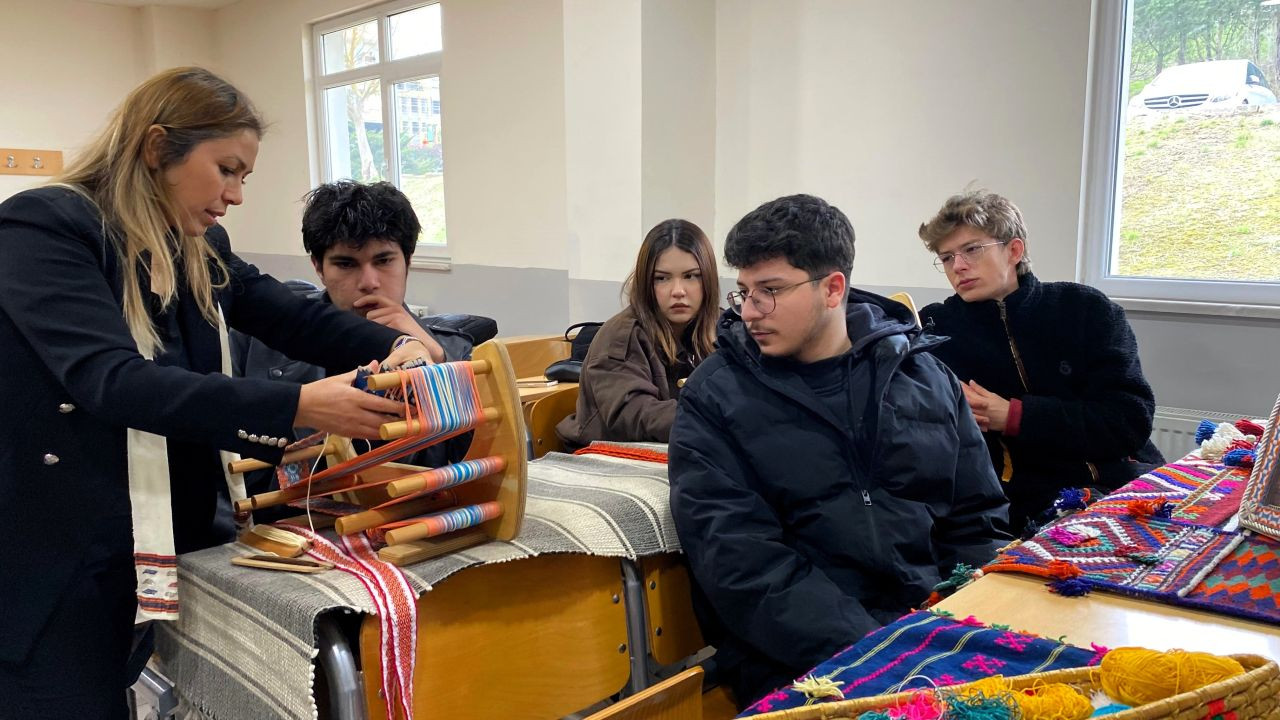 MYO’da Uygulamalı Dokuma Eğitimi Düzenlendi - Sayfa 1