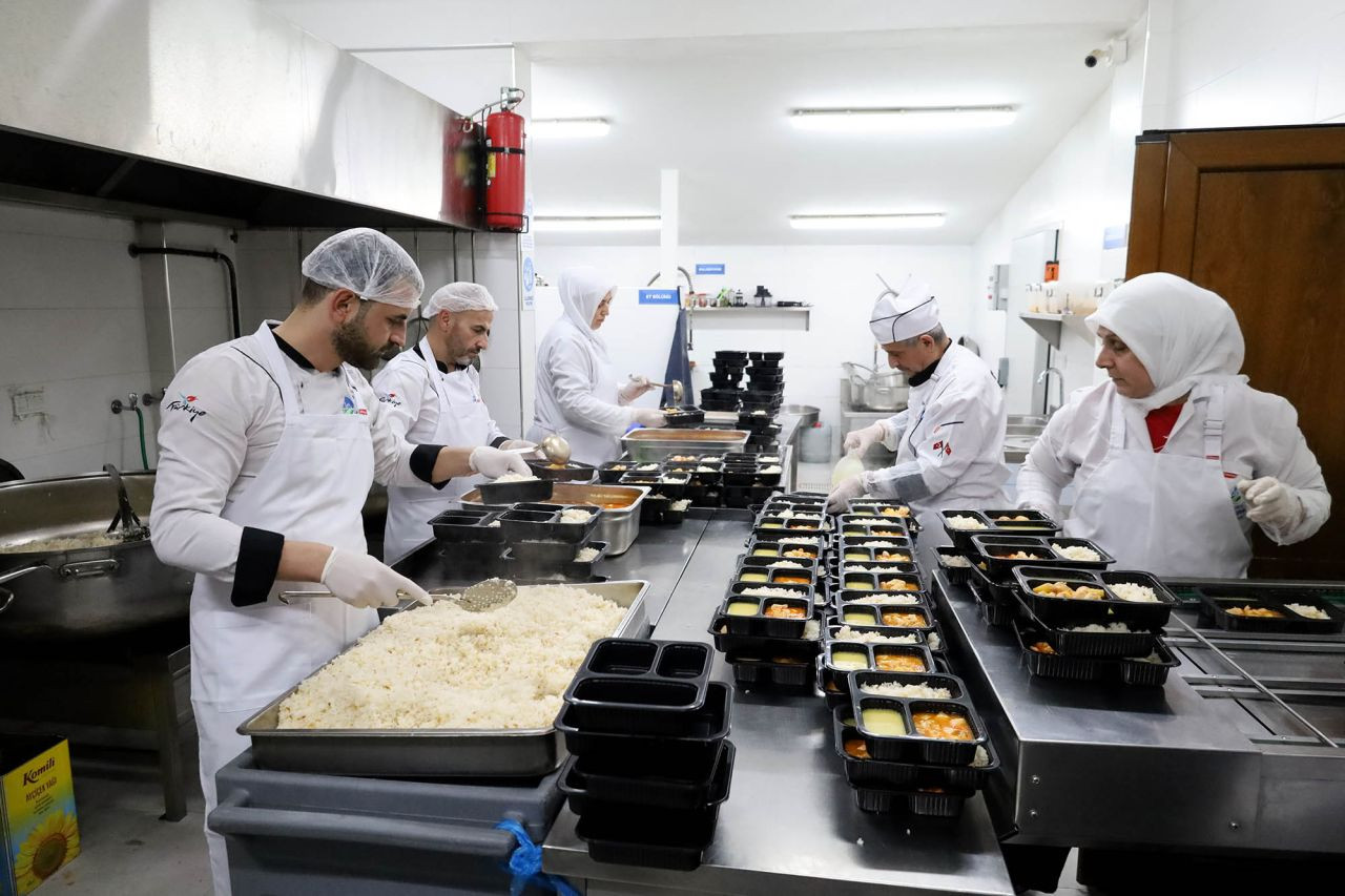 Ramazan'da 90 Bin Kişilik İftar Yemeği Büyükşehir Kazanlarında Pişiyor - Sayfa 2