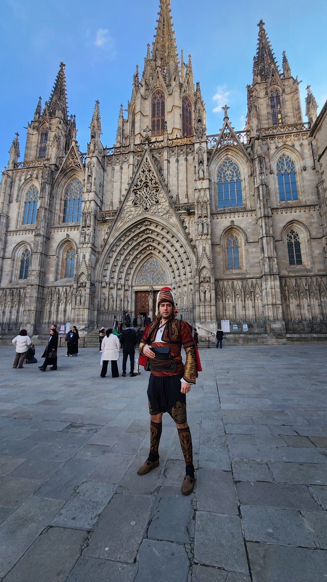 Avrupa Meydanlarında Bir Efe: Zeybekle Kültür Elçiliği - Sayfa 2