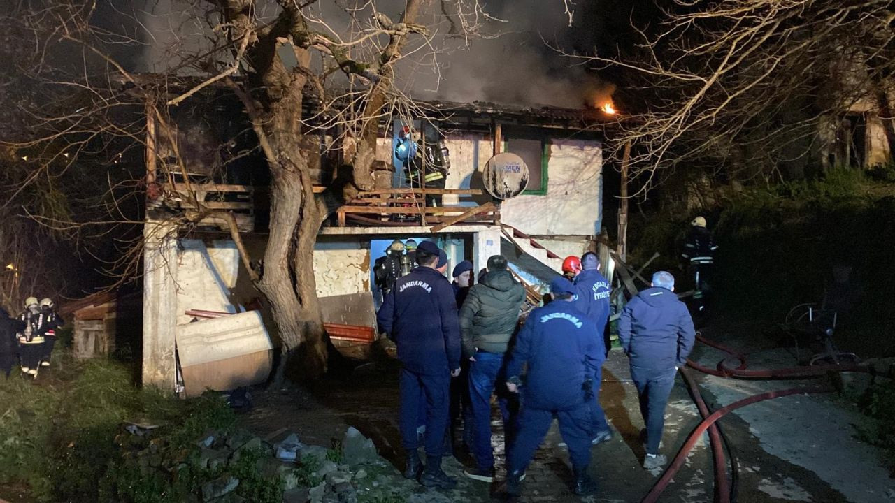 Ahşap Evde Çıkan Yangın Can Aldı: 71 Yaşındaki Adam Hayatını Kaybetti - Sayfa 4