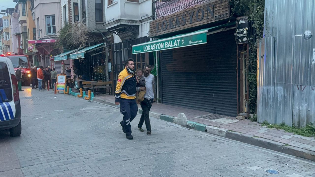 Üç Katlı Binada Çıkan Yangın Faciası: İtfaiye Ve Mahalle Seferber Oldu - Sayfa 2