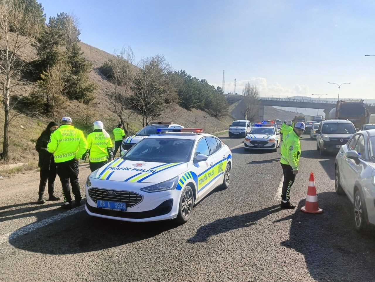 Ters Yön Dehşeti: Kafa Kafaya Çarpışan Araçlar Alev Aldı, 5 Ölü - Sayfa 3