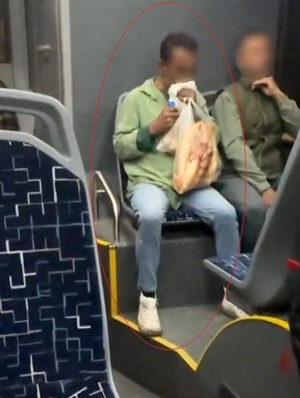 Otobüste Tedirgin Eden Anlar: Yolcunun Davranışları Kamerada - Sayfa 2