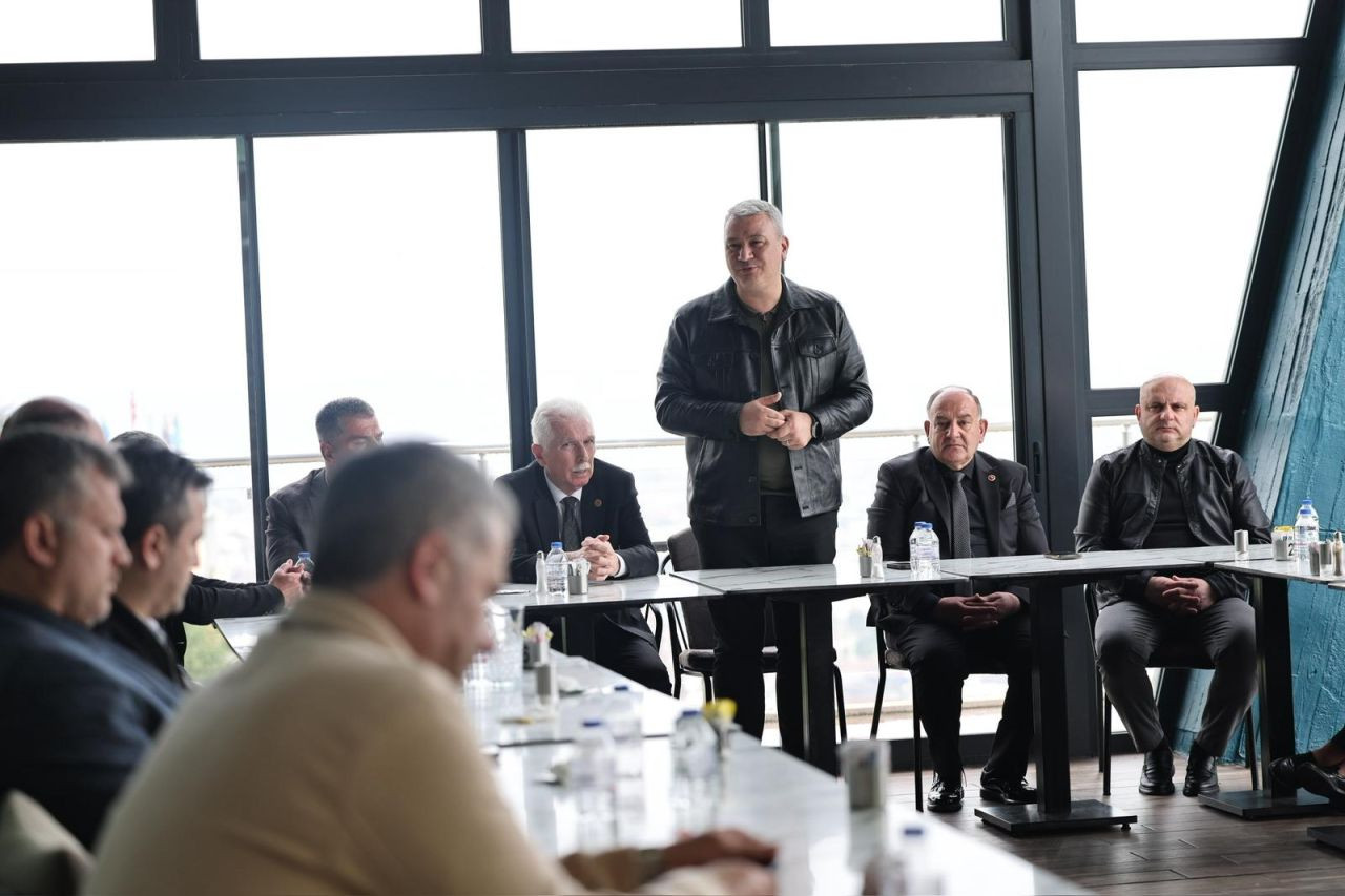 Serdivan’da Muhtarlar Zirvesi: 16 İlçe Tek Sofrada Buluştu - Sayfa 1