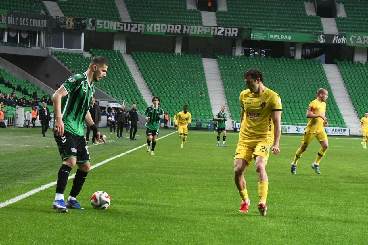 Sakaryaspor 90’da yakaladı, puanlar paylaşıldı - Sayfa 1