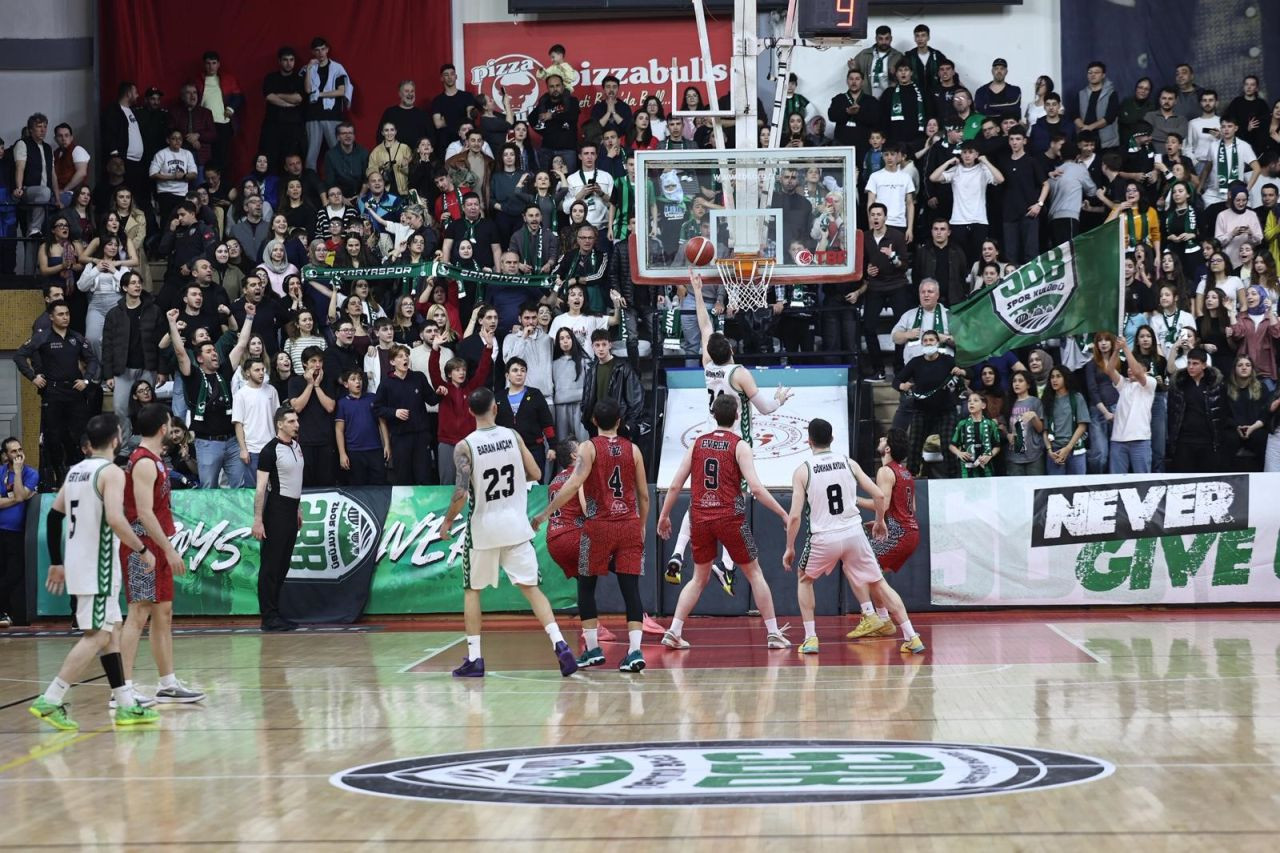 Büyükşehir Basketbol play-off’a galibiyetle başladı - Sayfa 4