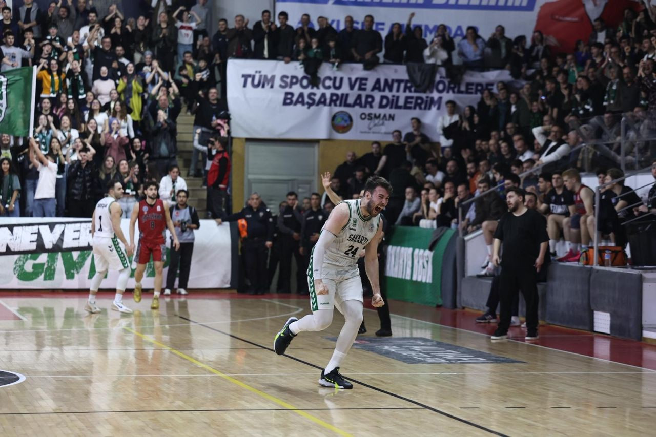Büyükşehir Basketbol play-off’a galibiyetle başladı - Sayfa 1